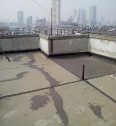 嘉兴市漏水维修 楼顶漏水是什么原因，楼顶漏水维修方法是什么?